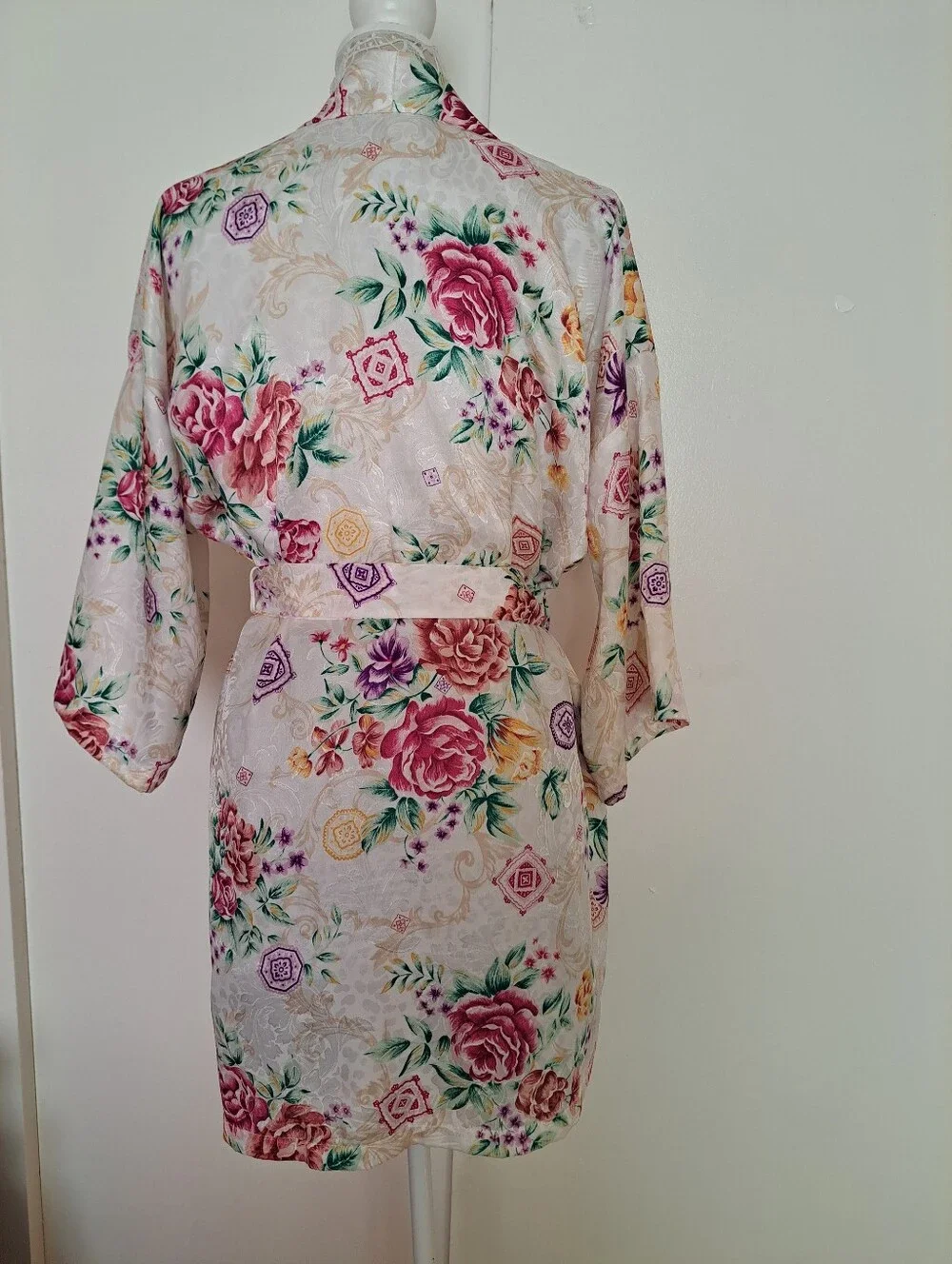 L.A Intimates Robe Sleepwear Floral Satin Kimono Robe in Blush and Rose